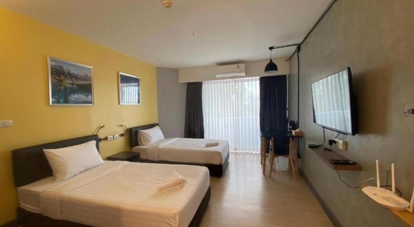 Dluxx Thammasat Hotel Pathum Thani Exterior foto