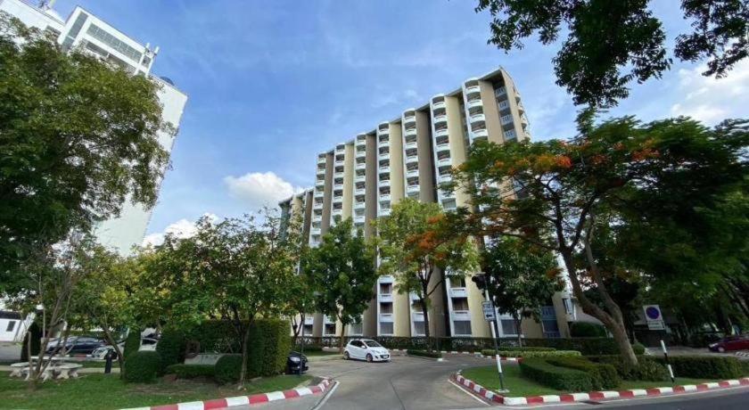 Dluxx Thammasat Hotel Pathum Thani Exterior foto